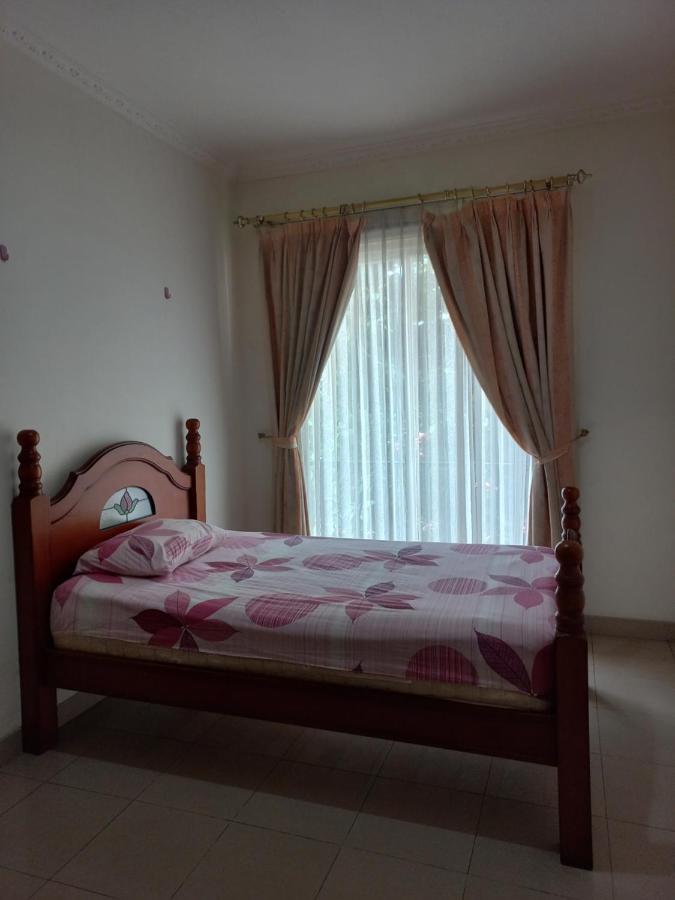 Margot Apartment Pondok Indah Джакарта Экстерьер фото
